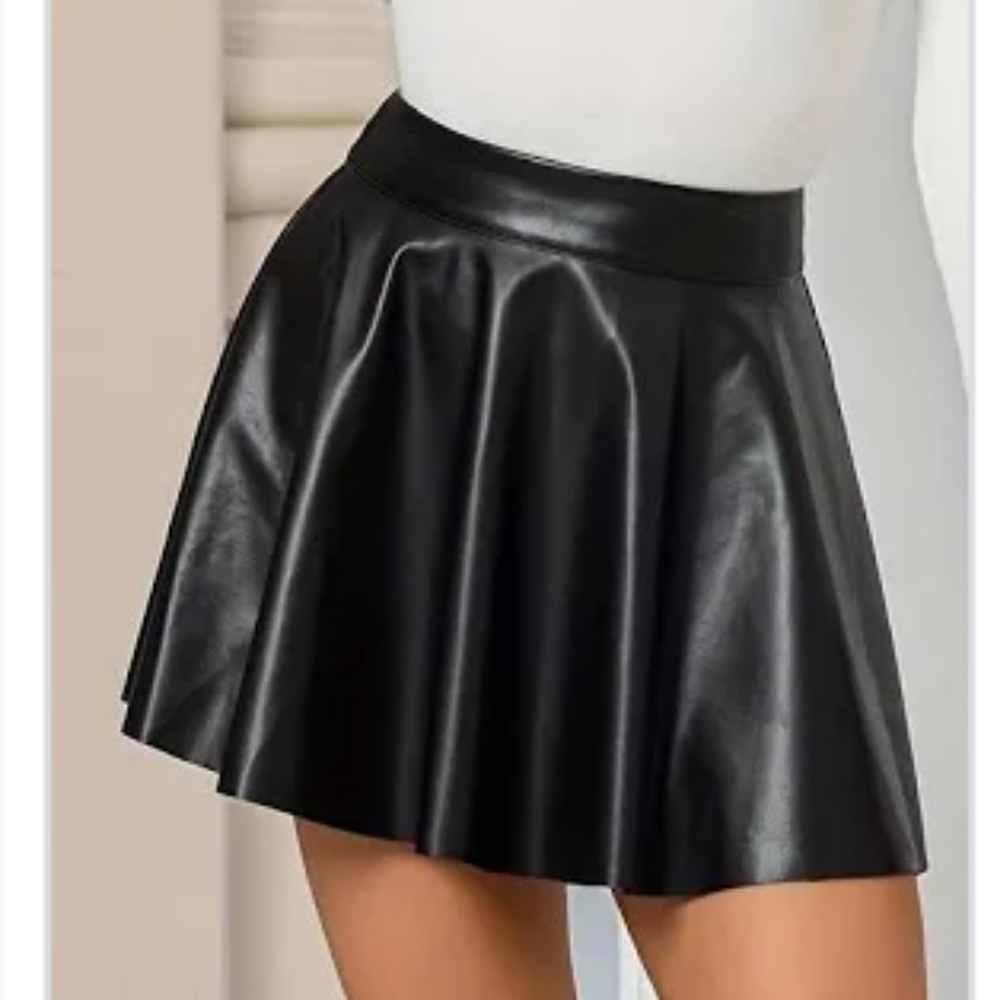 H & M DIVIDED Skating Skirt  NWT